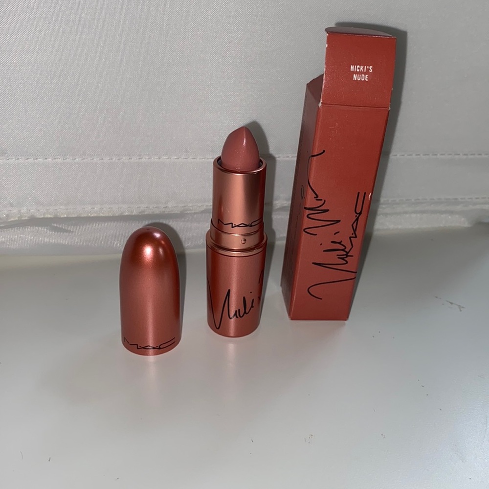 NICKIS NUDE LIPSTICK BY MAC. 🫦💄